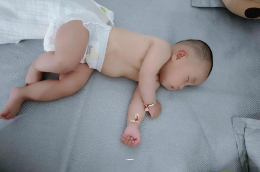 定边几个月宝宝会抬头